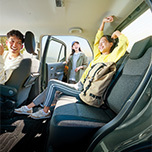 クロスビーの後部座席